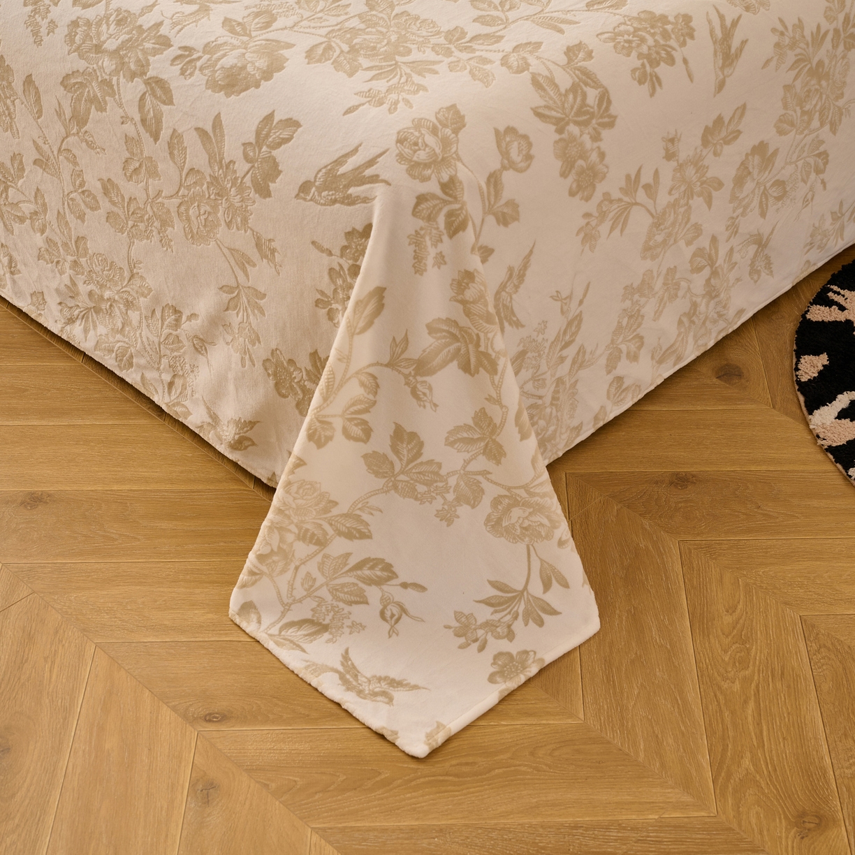 91家纺网 家纺一手货源 找家纺 早晨家纺 2025新款高克重牛奶绒烂花单品床单 金叶漫