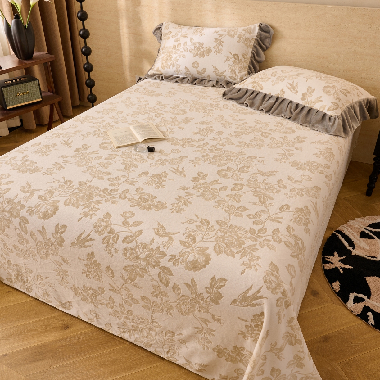 91家纺网 家纺一手货源 找家纺 早晨家纺 2025新款高克重牛奶绒烂花单品床单 金叶漫