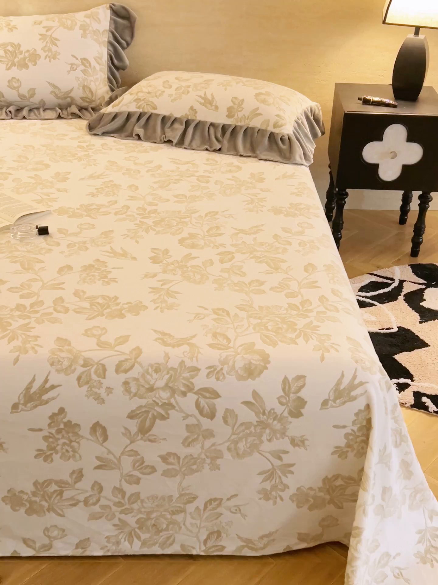 91家纺网 家纺一手货源 找家纺 早晨家纺 2025新款高克重牛奶绒烂花单品床单 金叶漫