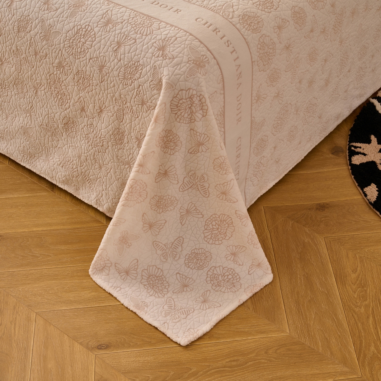 91家纺网 家纺一手货源 找家纺 早晨家纺 2025新款高克重牛奶绒烂花单品床单 咖絮