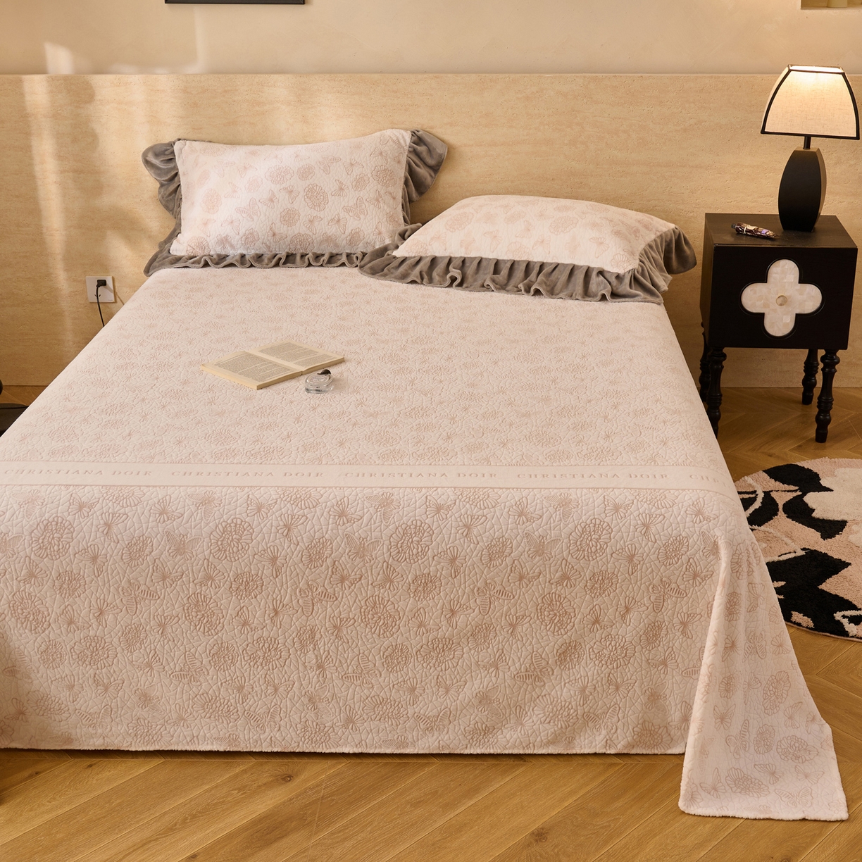 91家纺网 家纺一手货源 找家纺 早晨家纺 2025新款高克重牛奶绒烂花单品床单 咖絮