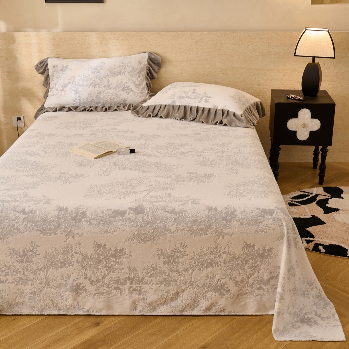 91家纺网 家纺一手货源 找家纺 早晨家纺 2025新款高克重牛奶绒烂花单品床单 林影素韵