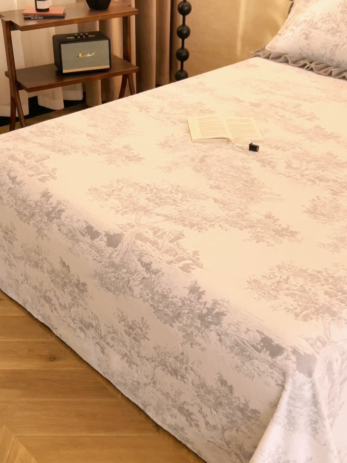 91家纺网 家纺一手货源 找家纺 早晨家纺 2025新款高克重牛奶绒烂花单品床单 林影素韵