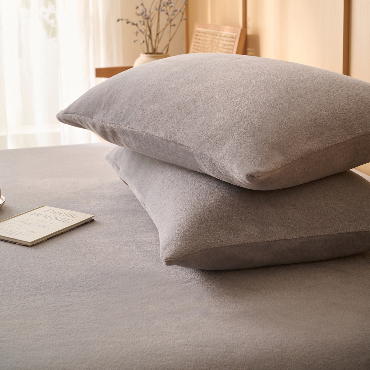 91家纺网 家纺一手货源 找家纺 早晨家纺 2025新款华泰款高克重牛奶绒仿羊绒单枕套 华泰-高级灰