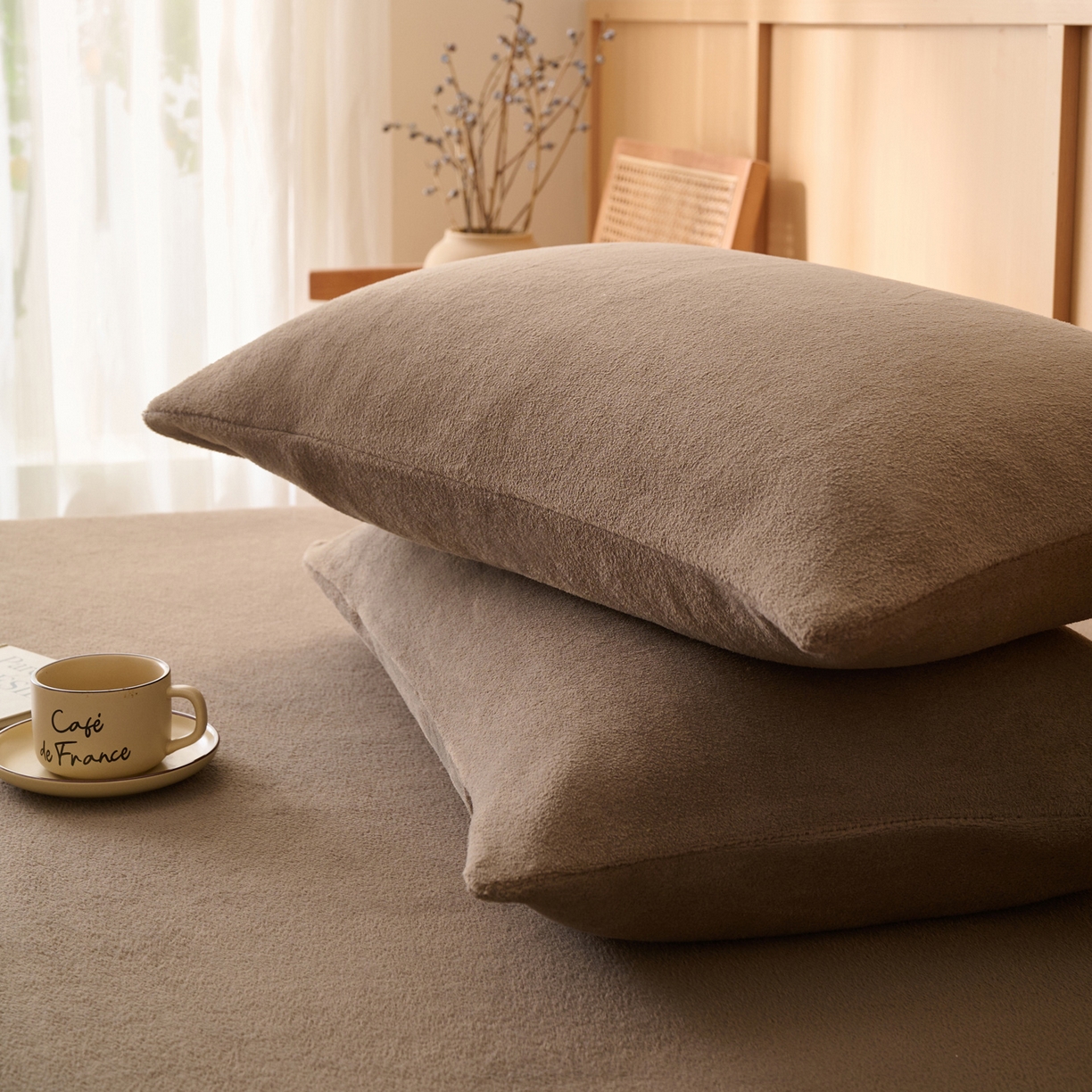91家纺网 家纺一手货源 找家纺 早晨家纺 2025新款华泰款高克重牛奶绒仿羊绒单枕套 华泰-奶茶咖