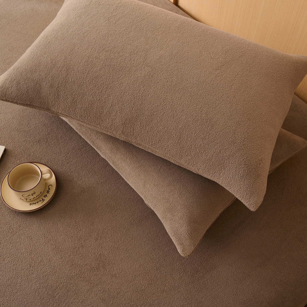 91家纺网 家纺一手货源 找家纺 早晨家纺 2025新款华泰款高克重牛奶绒仿羊绒单枕套 华泰-奶茶咖