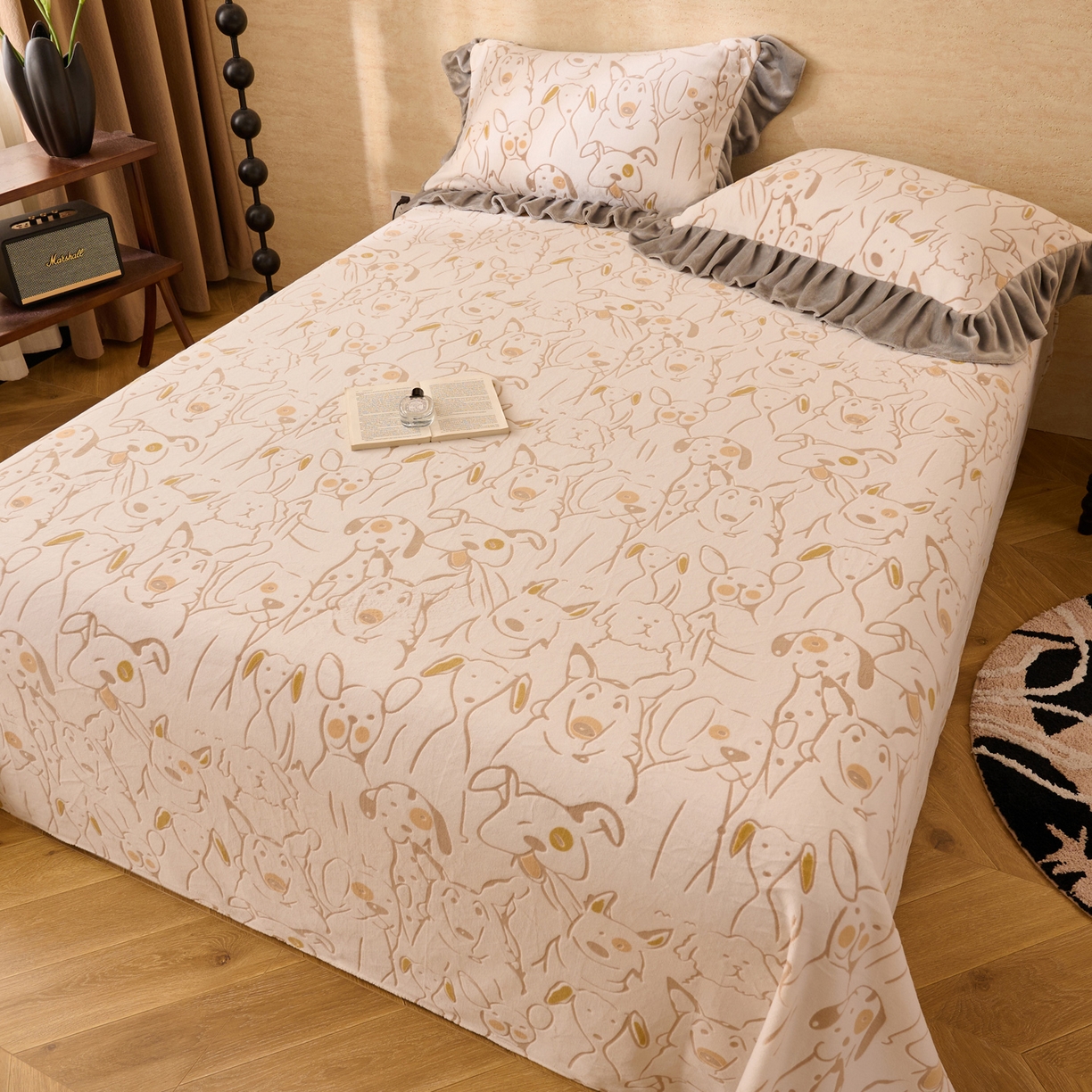 91家纺网 家纺一手货源 找家纺 早晨家纺 2025新款高克重牛奶绒烂花单品床单 萌犬