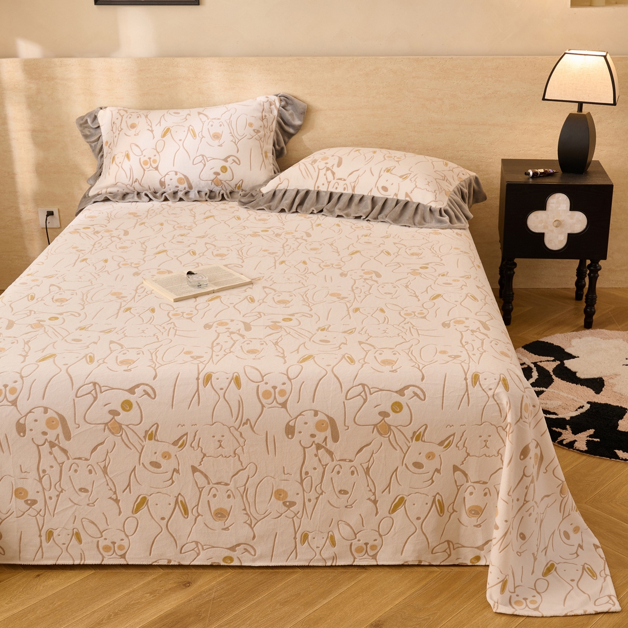 91家纺网 家纺一手货源 找家纺 早晨家纺 2025新款高克重牛奶绒烂花单品床单 萌犬