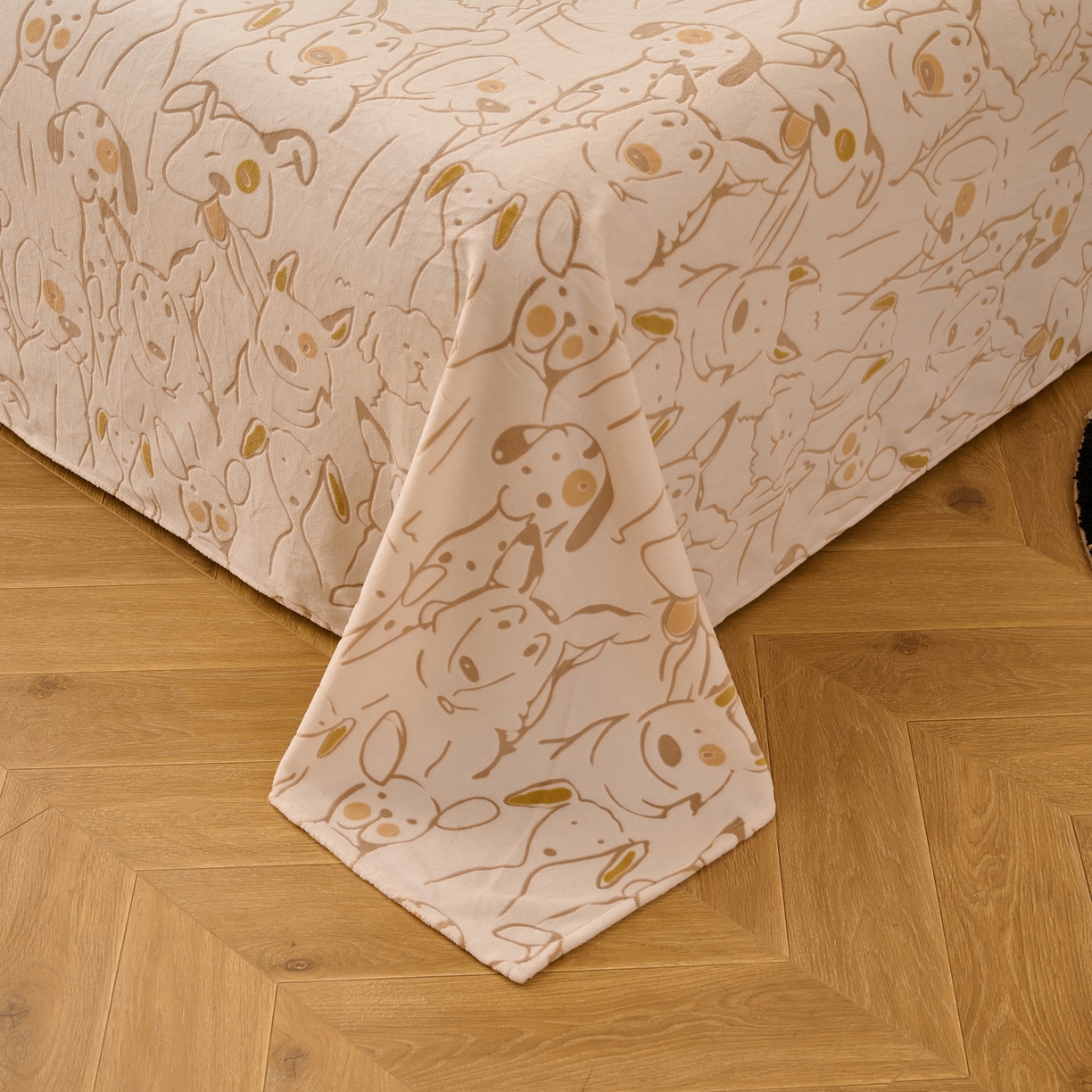 91家纺网 家纺一手货源 找家纺 早晨家纺 2025新款高克重牛奶绒烂花单品床单 萌犬