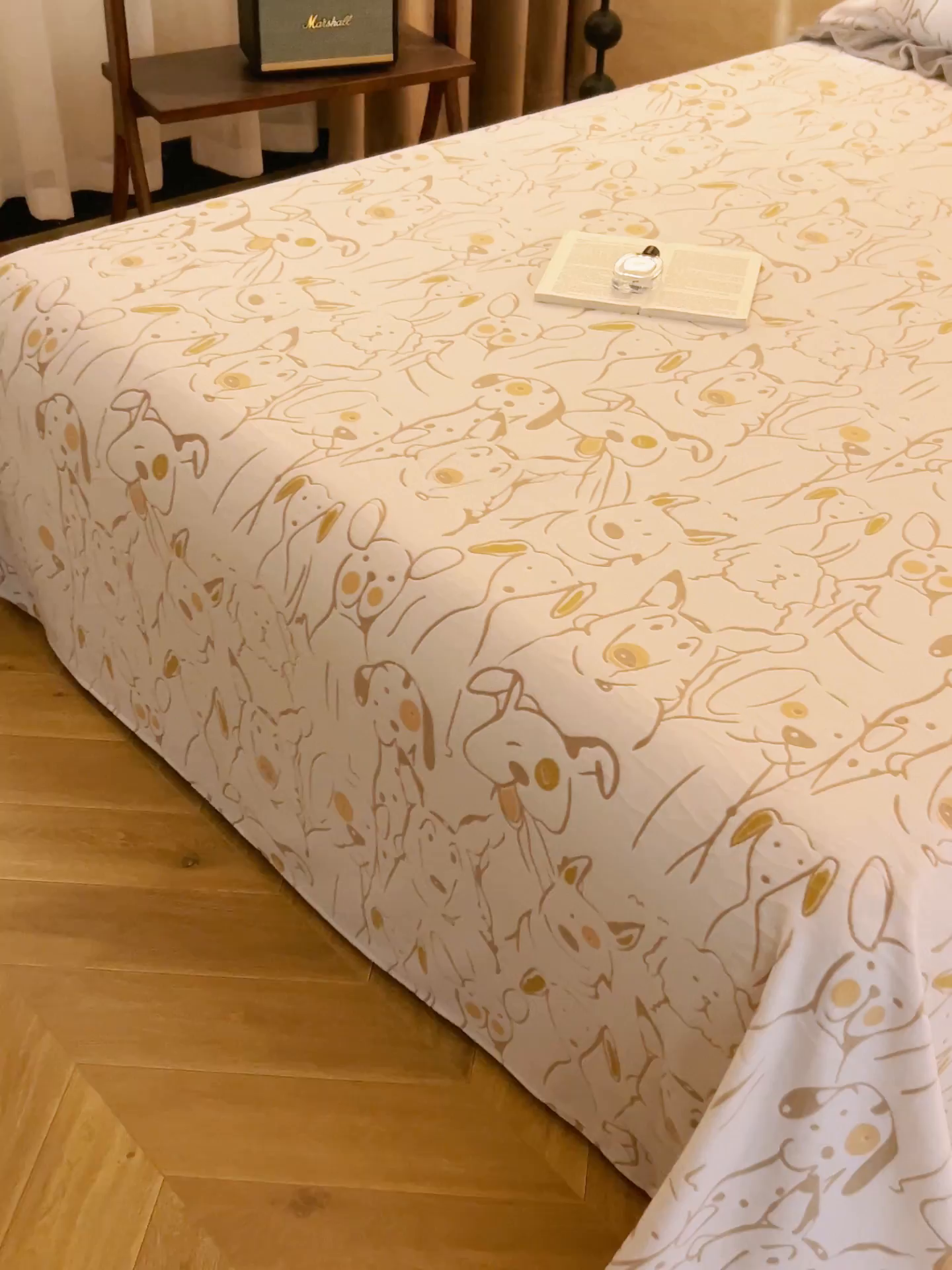 91家纺网 家纺一手货源 找家纺 早晨家纺 2025新款高克重牛奶绒烂花单品床单 萌犬