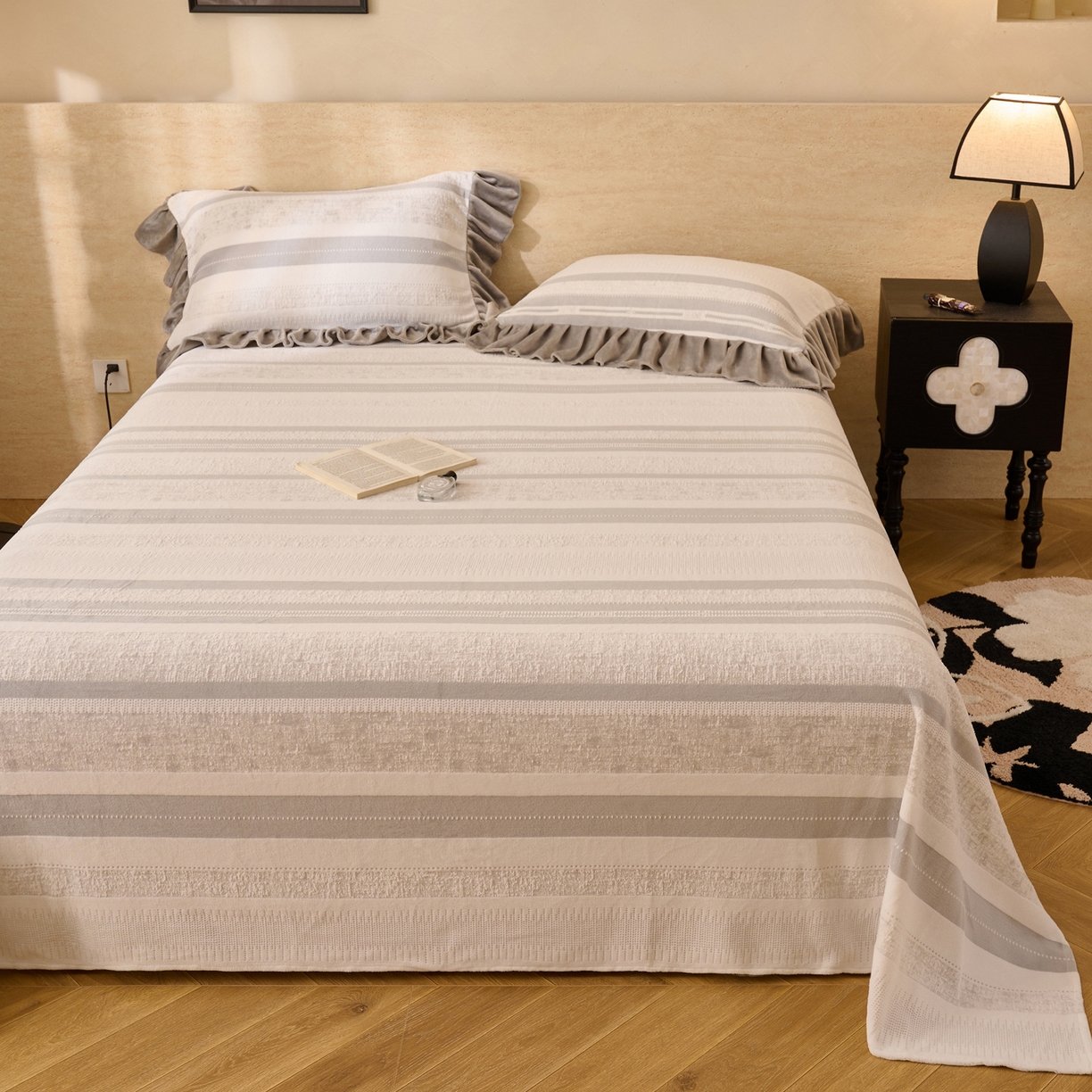 91家纺网 家纺一手货源 找家纺 早晨家纺 2025新款高克重牛奶绒烂花单品床单 浅叙