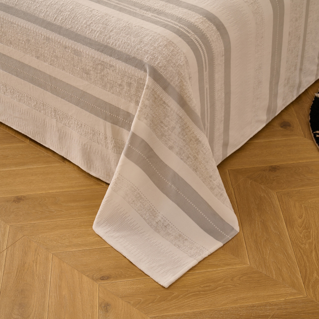 91家纺网 家纺一手货源 找家纺 早晨家纺 2025新款高克重牛奶绒烂花单品床单 浅叙