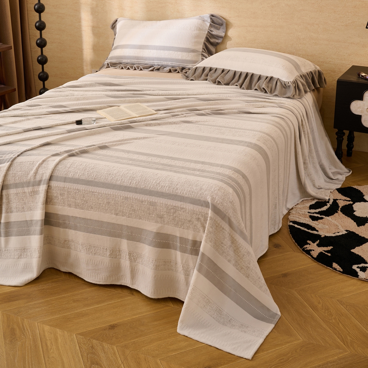 91家纺网 家纺一手货源 找家纺 早晨家纺 2025新款高克重牛奶绒烂花单品床单 浅叙