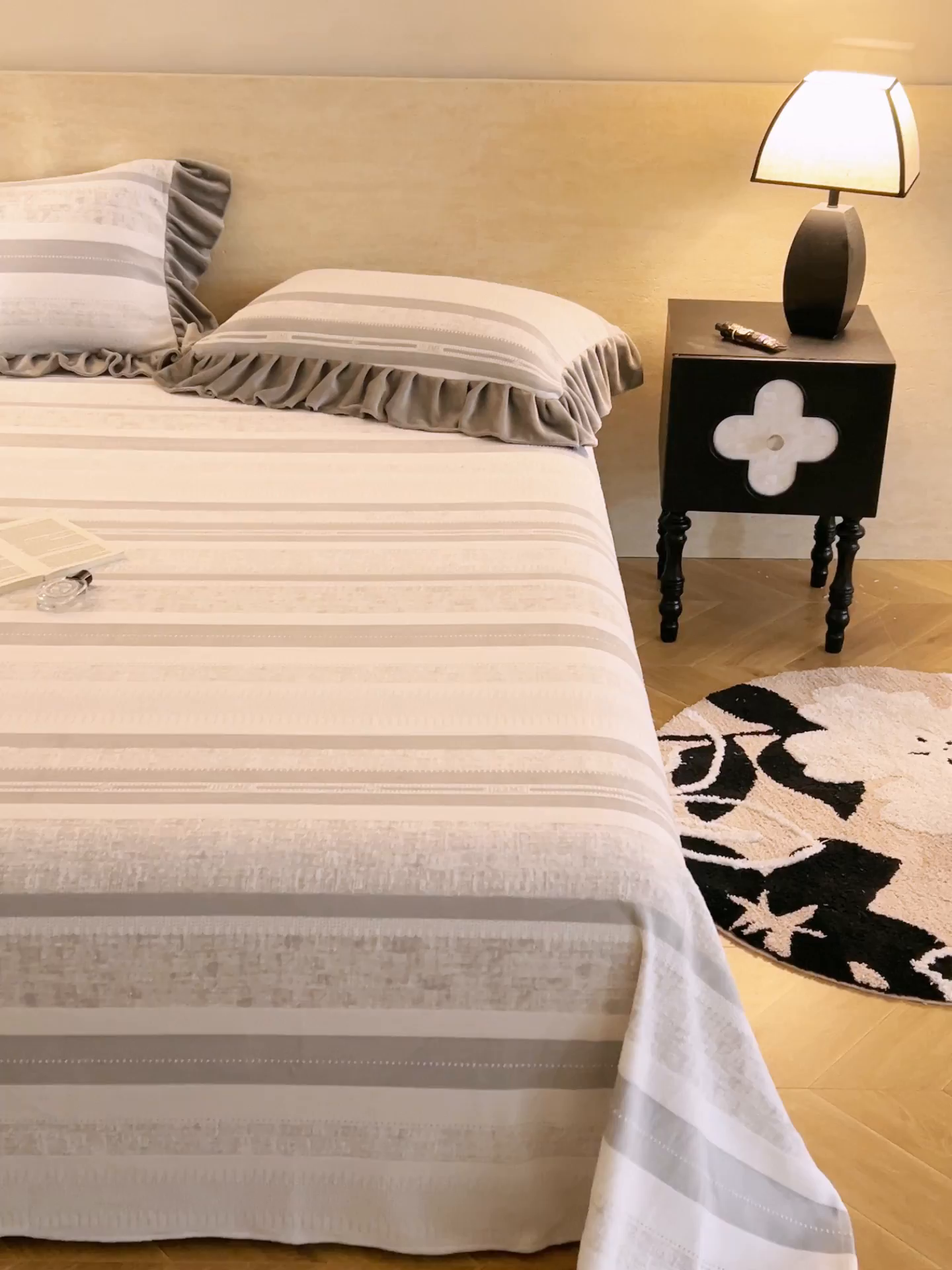 91家纺网 家纺一手货源 找家纺 早晨家纺 2025新款高克重牛奶绒烂花单品床单 浅叙