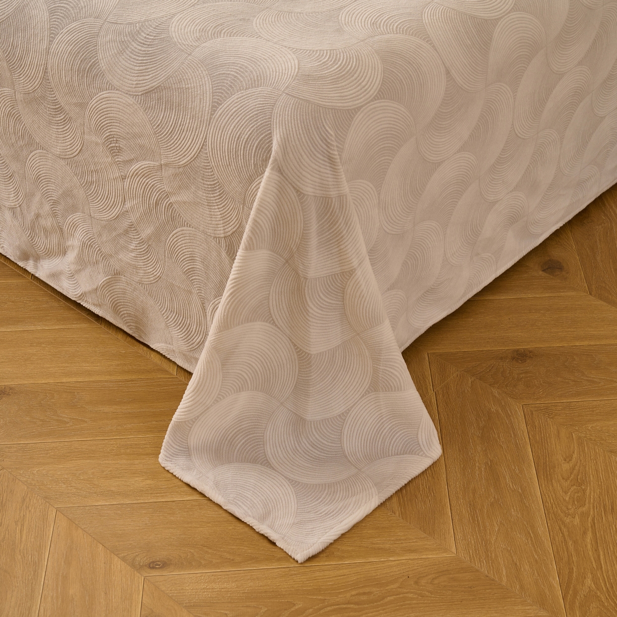 91家纺网 家纺一手货源 找家纺 早晨家纺 2025新款高克重牛奶绒烂花单品床单 圈语眠