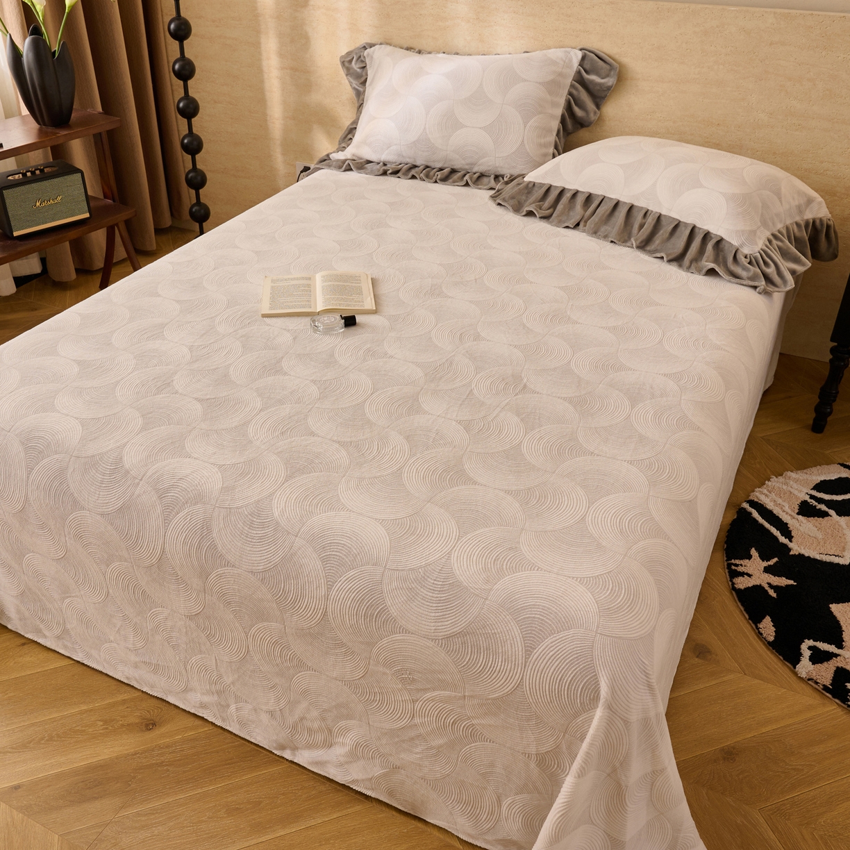 91家纺网 家纺一手货源 找家纺 早晨家纺 2025新款高克重牛奶绒烂花单品床单 圈语眠