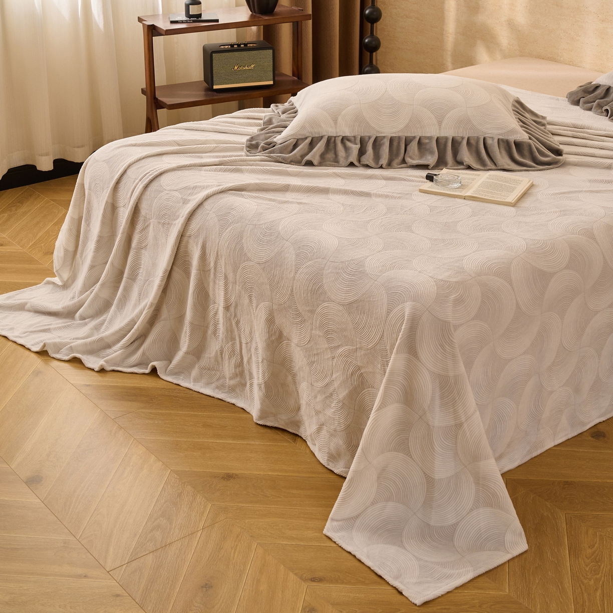 91家纺网 家纺一手货源 找家纺 早晨家纺 2025新款高克重牛奶绒烂花单品床单 圈语眠