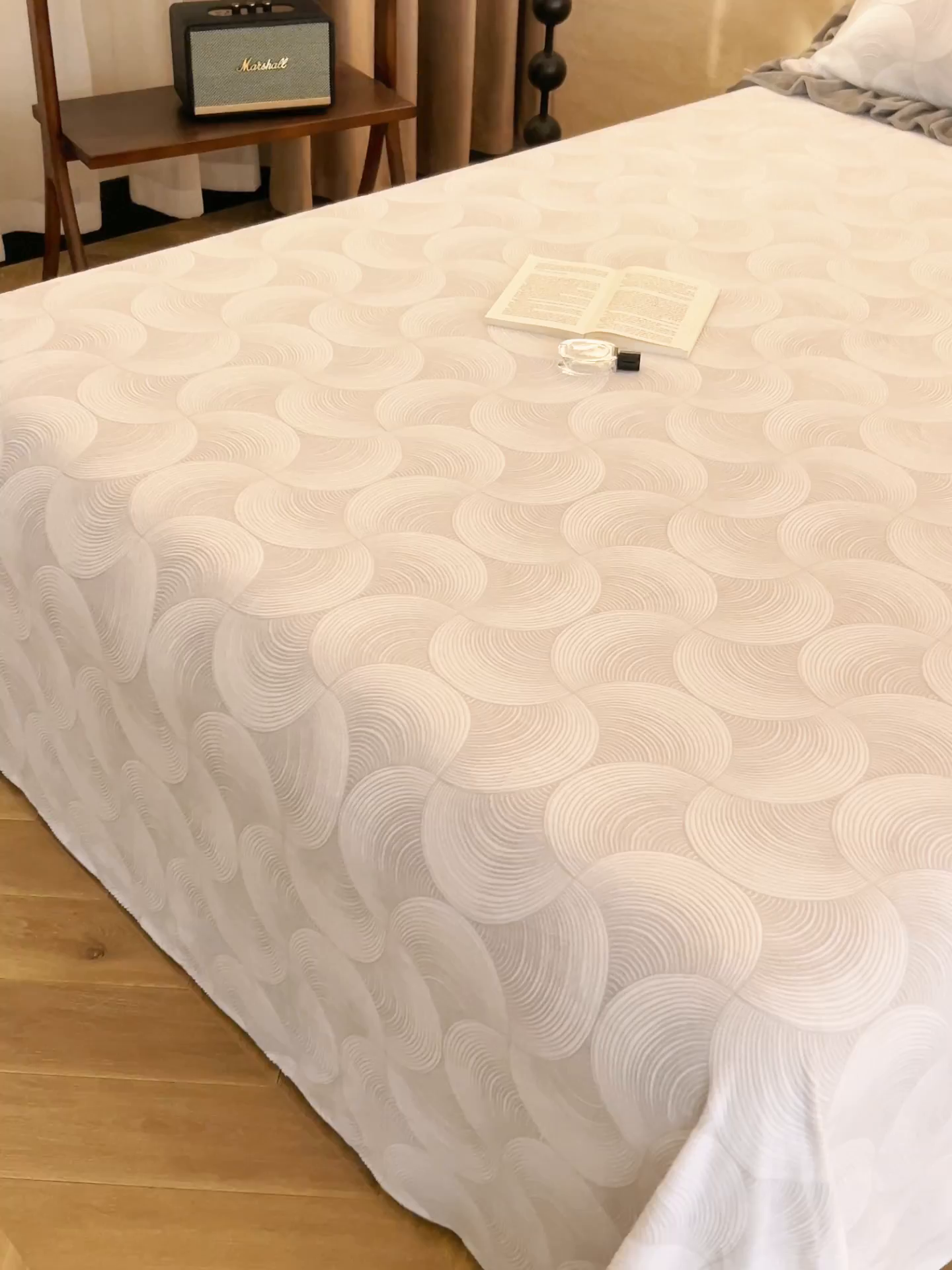 91家纺网 家纺一手货源 找家纺 早晨家纺 2025新款高克重牛奶绒烂花单品床单 圈语眠