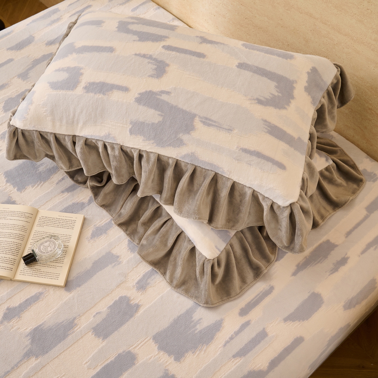 91家纺网 家纺一手货源 找家纺 （总）早晨家纺 2025新款高克重牛奶绒烂花枕套