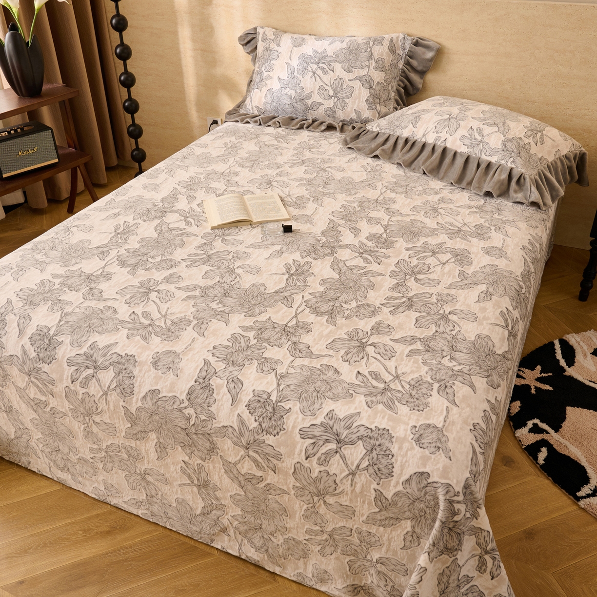 91家纺网 家纺一手货源 找家纺 早晨家纺 2025新款高克重牛奶绒烂花单品床单 素花漫庭