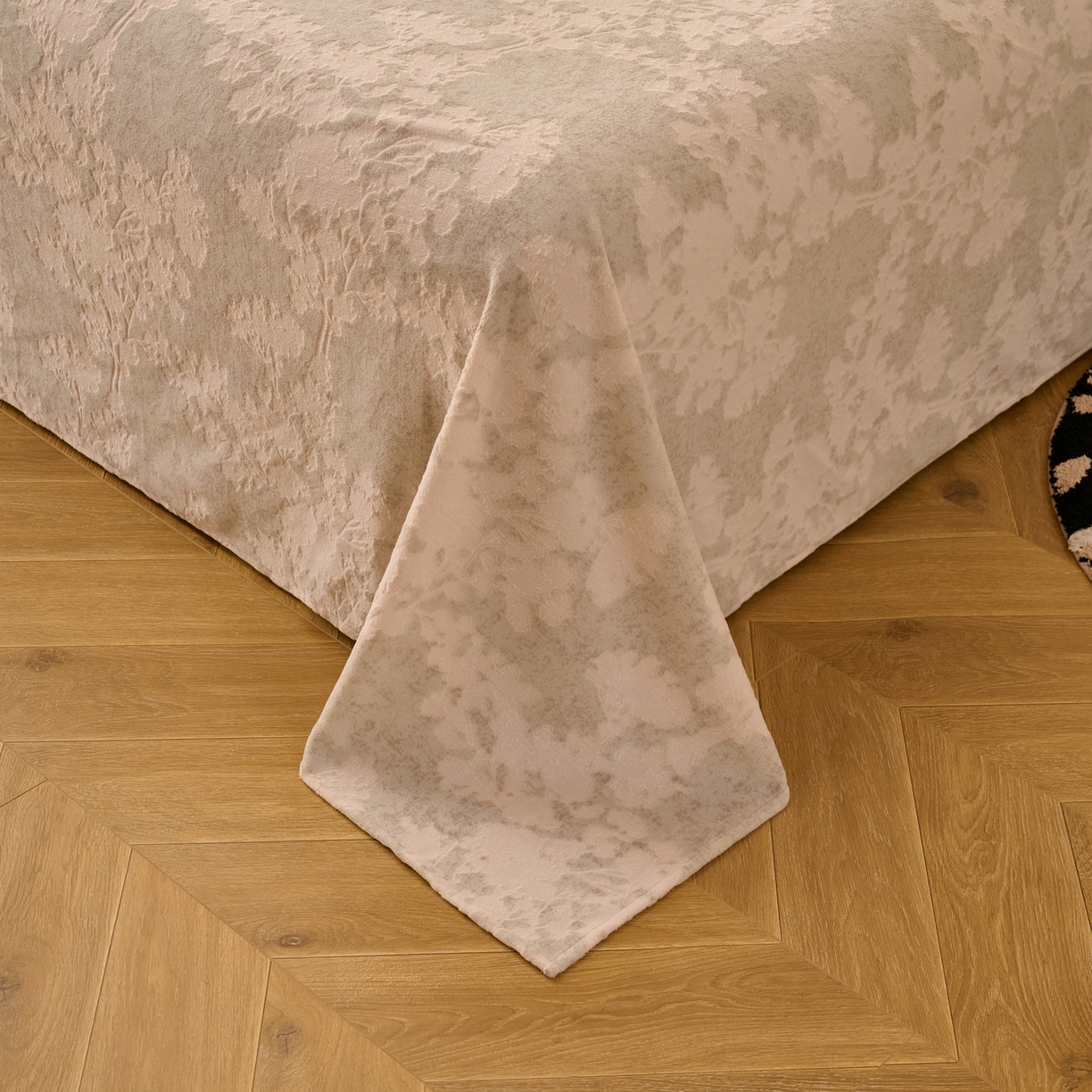 91家纺网 家纺一手货源 找家纺 早晨家纺 2025新款高克重牛奶绒烂花单品床单 素花影