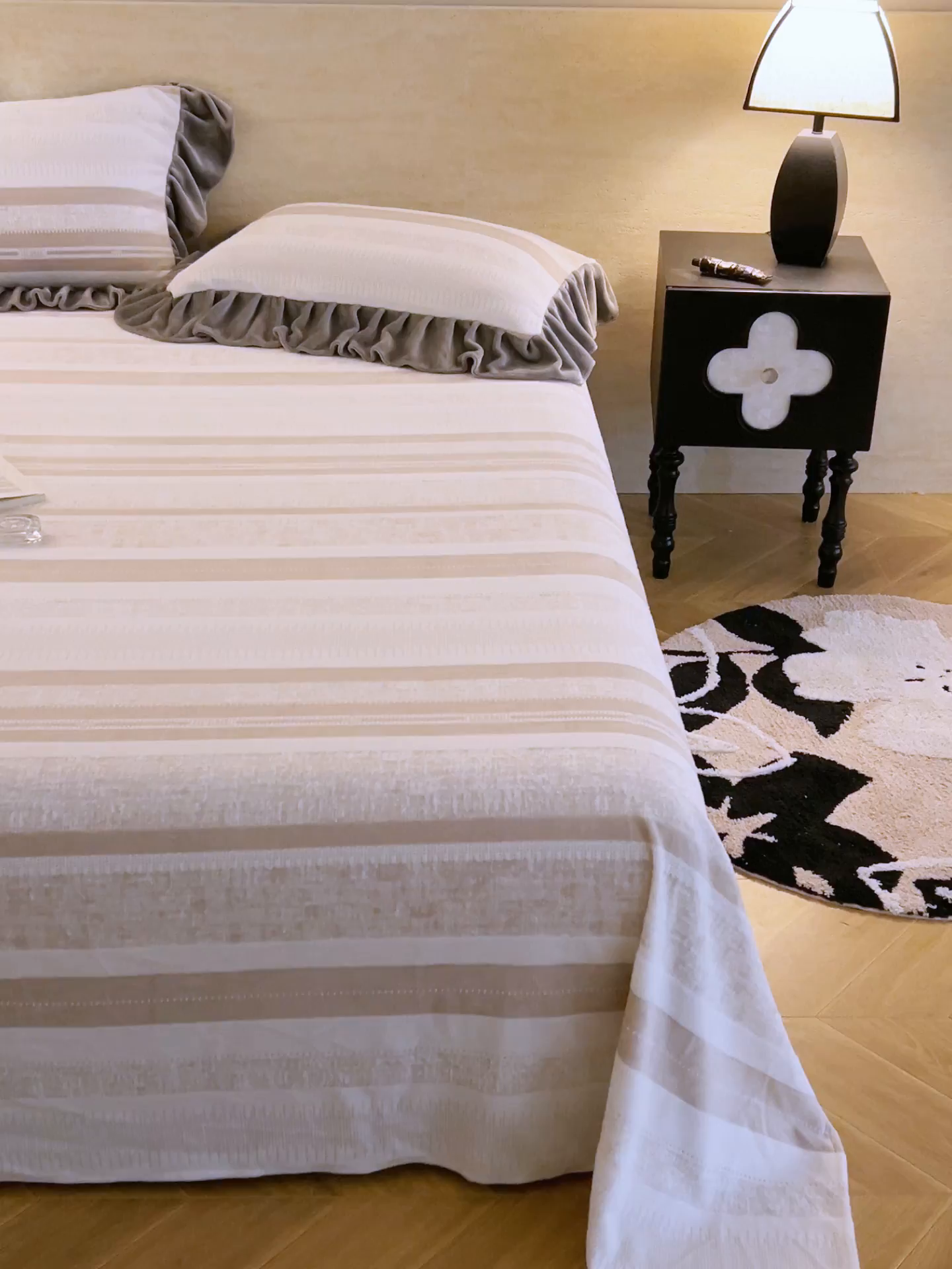 91家纺网 家纺一手货源 找家纺 早晨家纺 2025新款高克重牛奶绒烂花单品床单 素纹