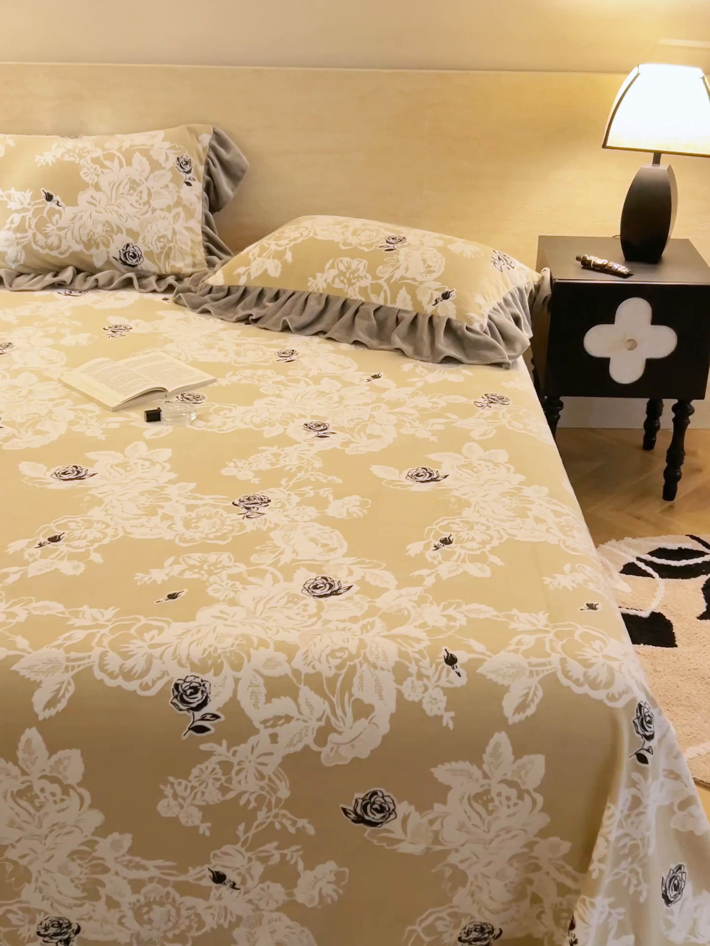 91家纺网 家纺一手货源 找家纺 早晨家纺 2025新款高克重牛奶绒烂花单品床单 雅庭花叙