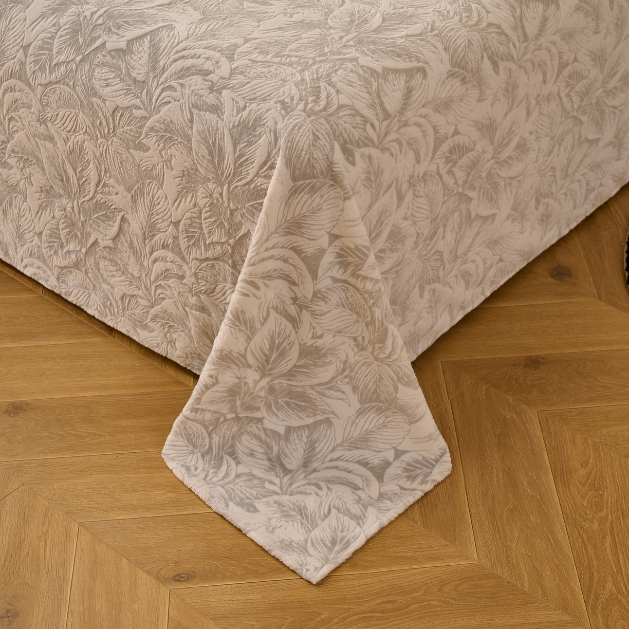 91家纺网 家纺一手货源 找家纺 早晨家纺 2025新款高克重牛奶绒烂花单品床单 叶素