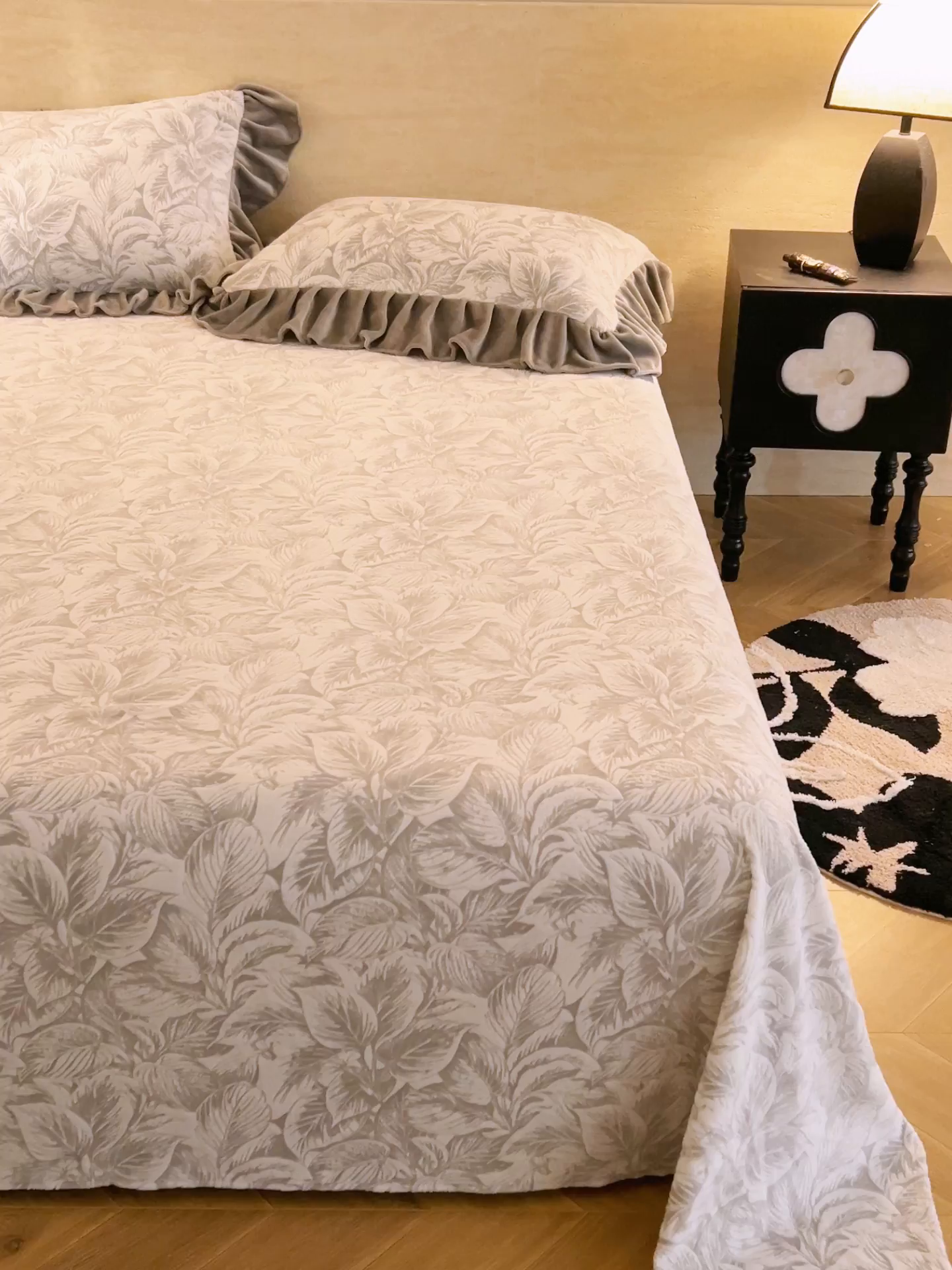 91家纺网 家纺一手货源 找家纺 早晨家纺 2025新款高克重牛奶绒烂花单品床单 叶素