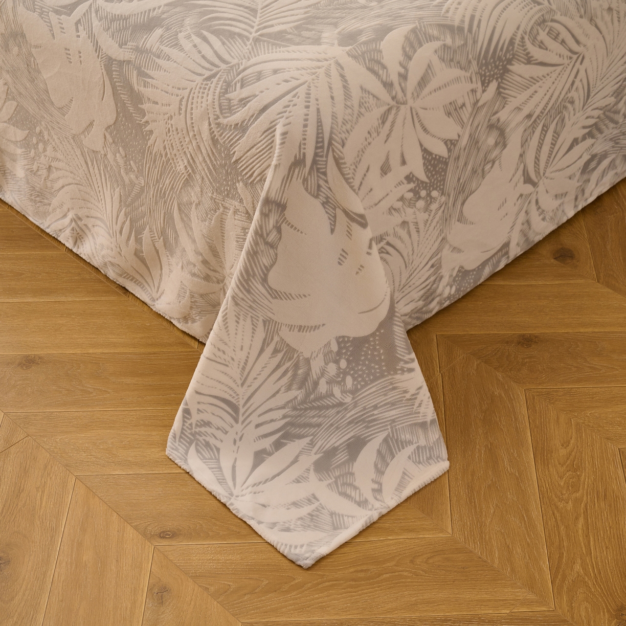 91家纺网 家纺一手货源 找家纺 早晨家纺 2025新款高克重牛奶绒烂花单品床单 叶语灰