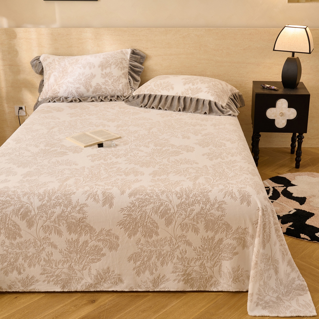 91家纺网 家纺一手货源 找家纺 早晨家纺 2025新款高克重牛奶绒烂花单品床单 叶韵