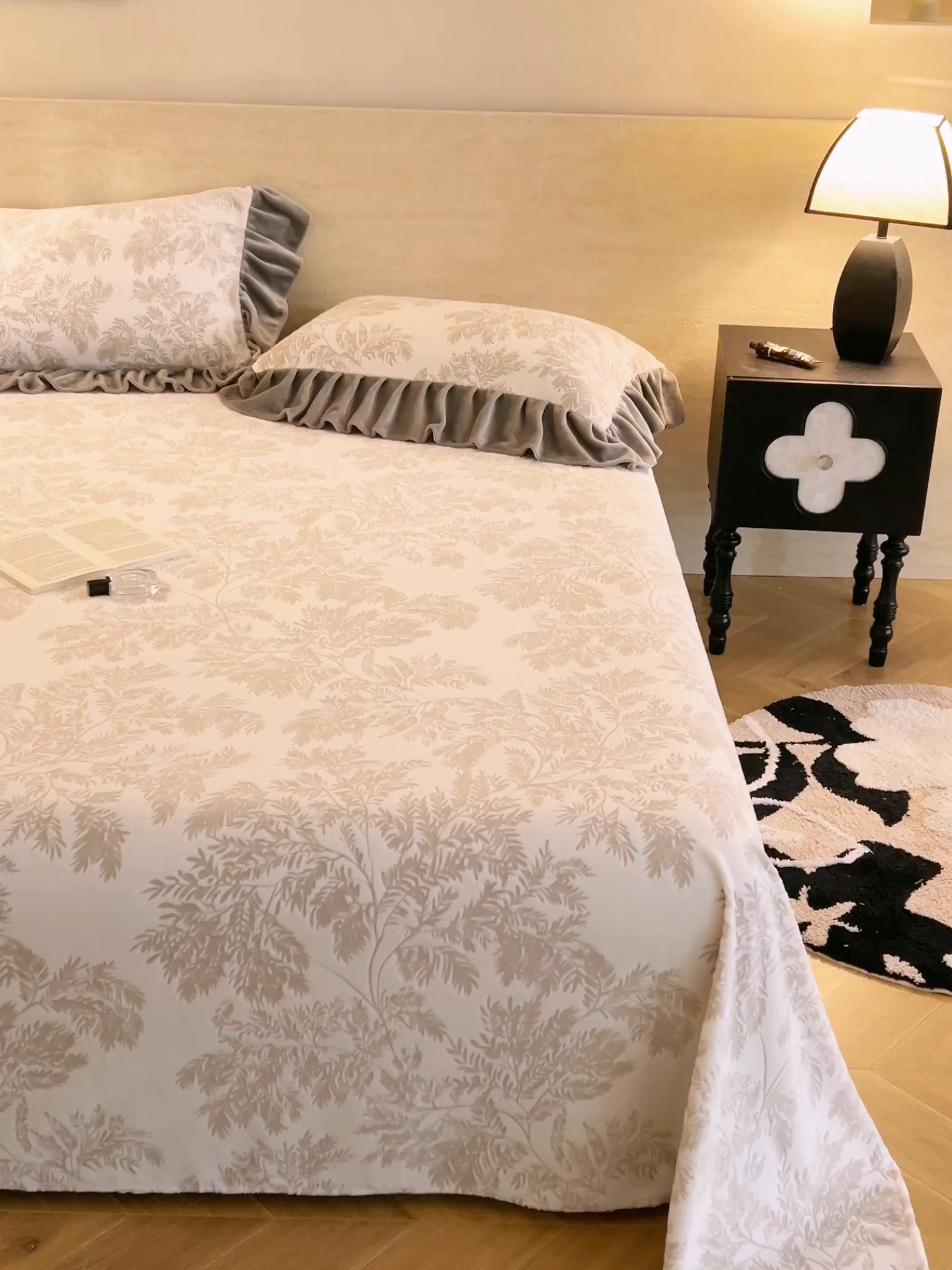 91家纺网 家纺一手货源 找家纺 早晨家纺 2025新款高克重牛奶绒烂花单品床单 叶韵