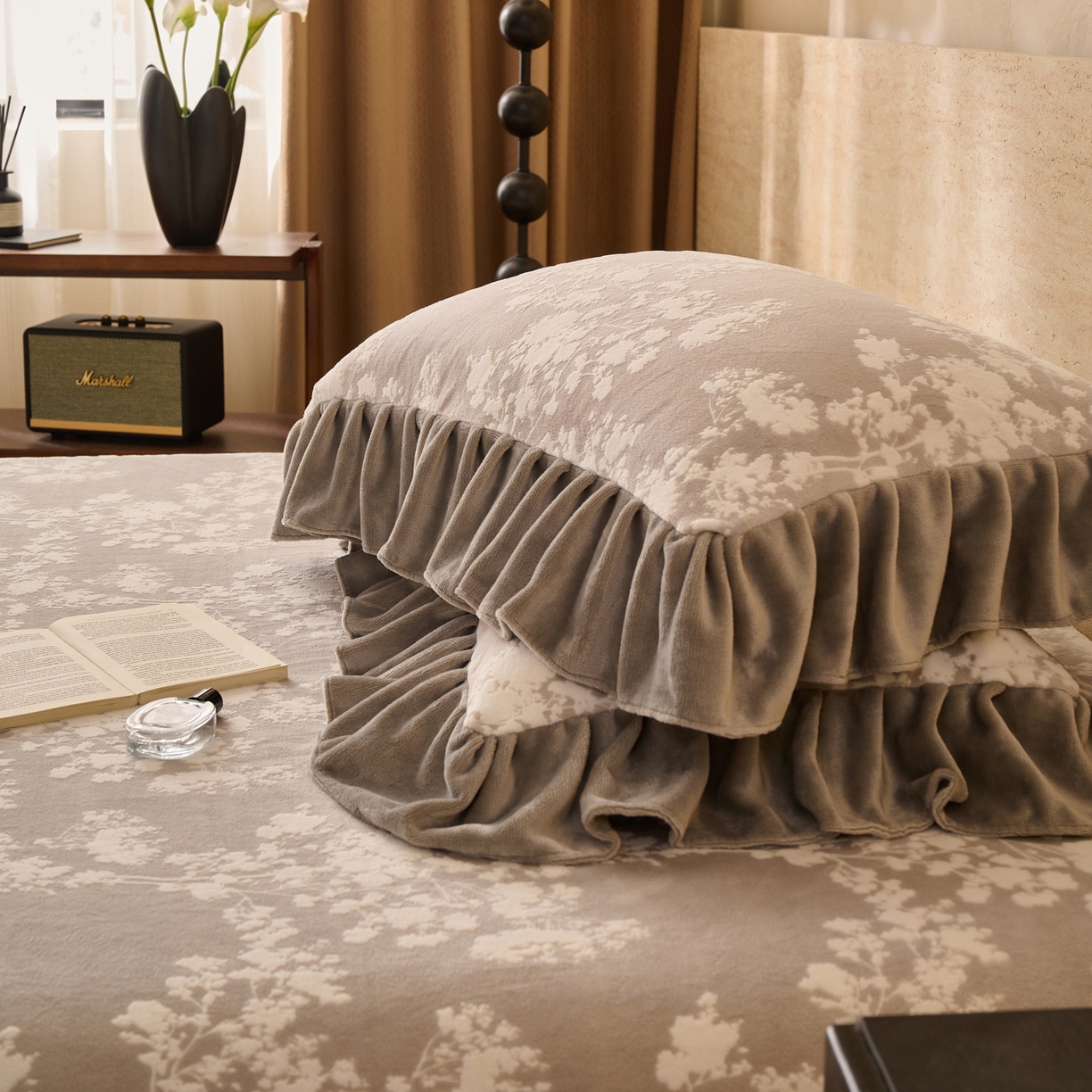 91家纺网 家纺一手货源 找家纺 早晨家纺 2025新款高克重牛奶绒烂花枕套 花眠灰