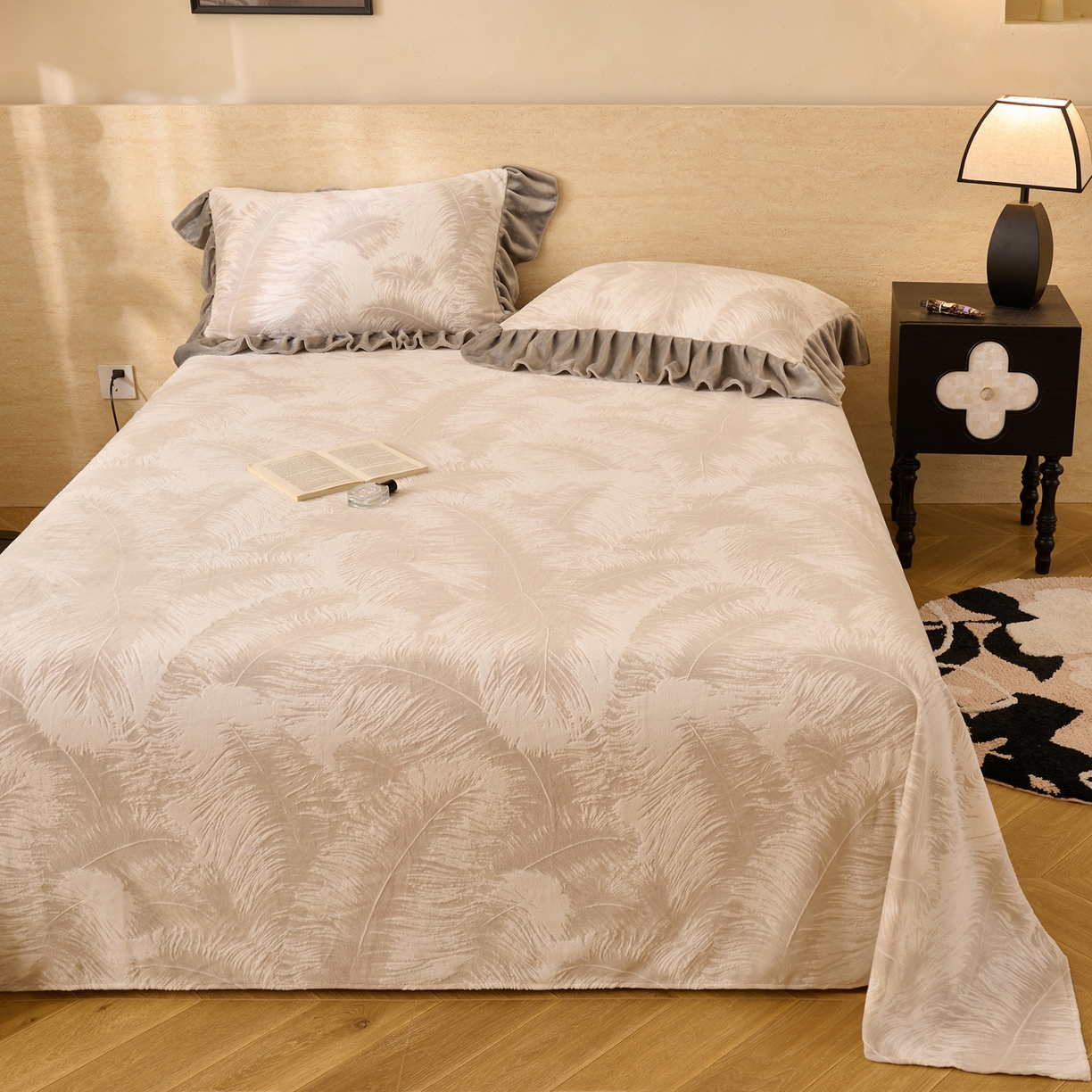 91家纺网 家纺一手货源 找家纺 早晨家纺 2025新款高克重牛奶绒烂花单品床单 羽眠