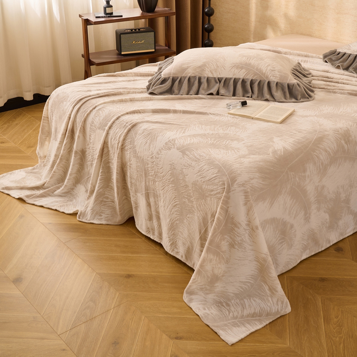 91家纺网 家纺一手货源 找家纺 早晨家纺 2025新款高克重牛奶绒烂花单品床单 羽眠