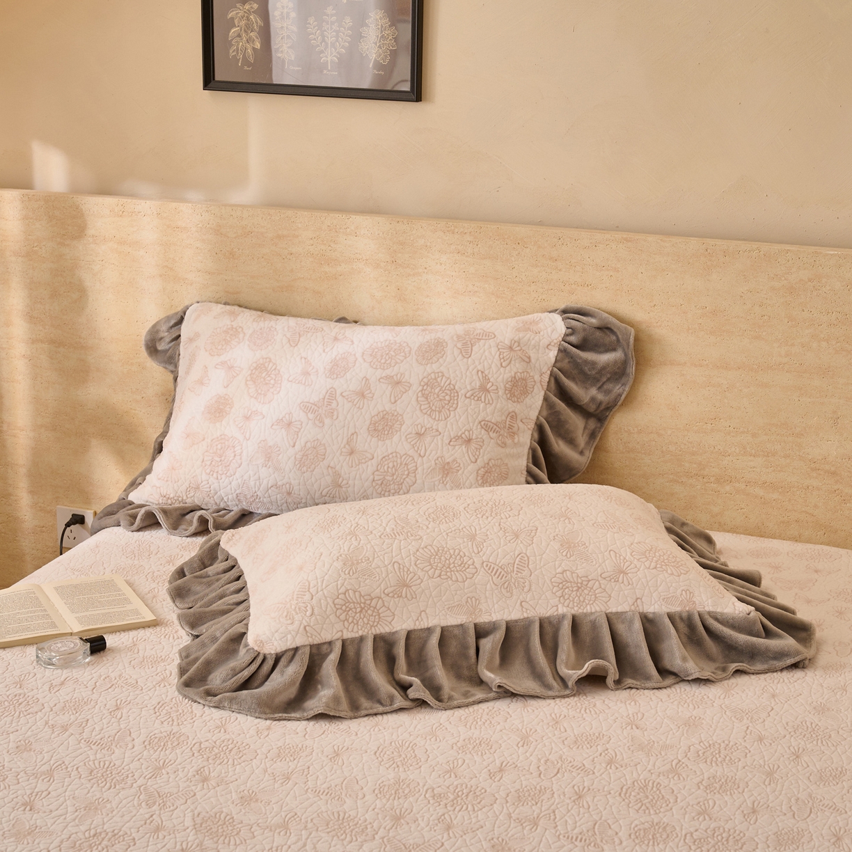 早晨家纺 2025新款高克重牛奶绒烂花枕套 咖絮