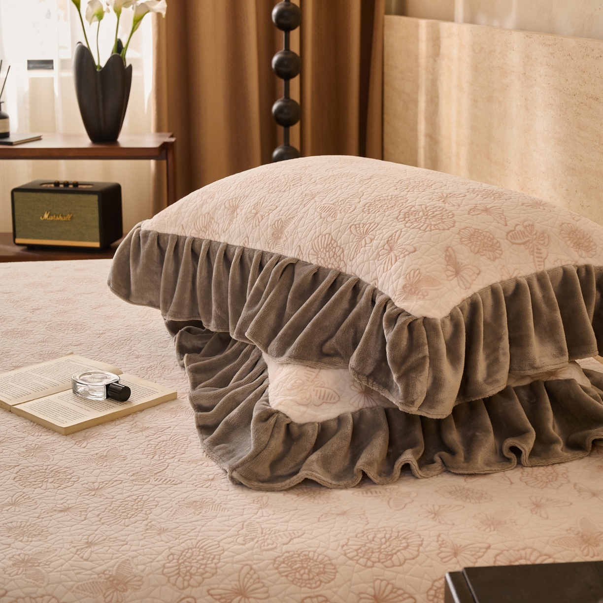 91家纺网 家纺一手货源 找家纺 早晨家纺 2025新款高克重牛奶绒烂花枕套 咖絮