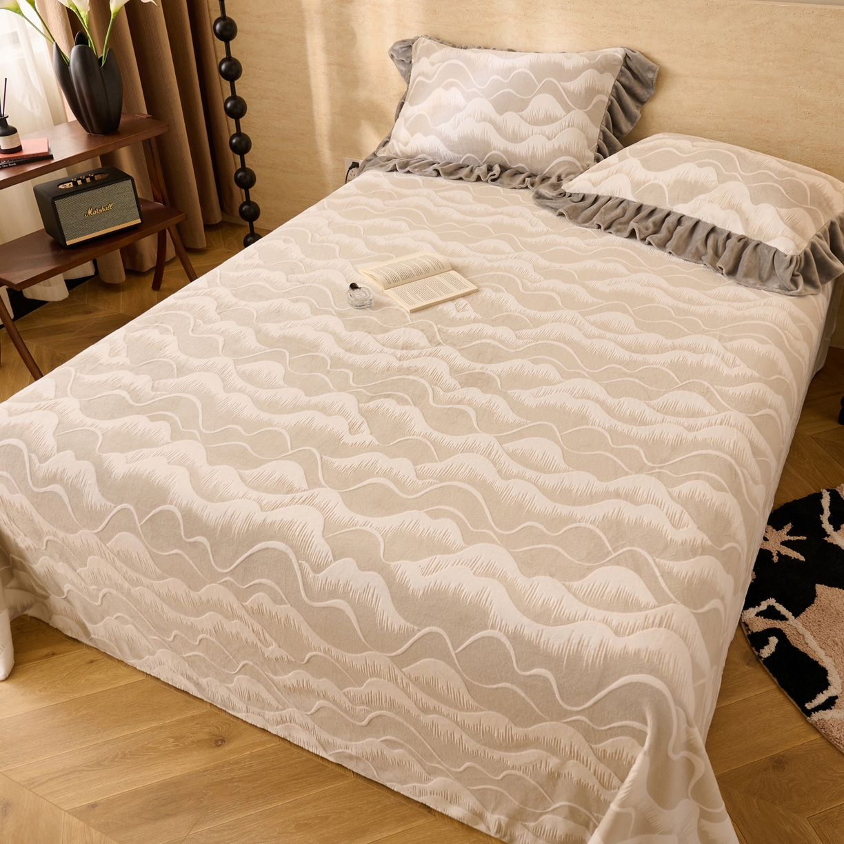 91家纺网 家纺一手货源 找家纺 早晨家纺 2025新款高克重牛奶绒烂花单品床单 云峦叠浪