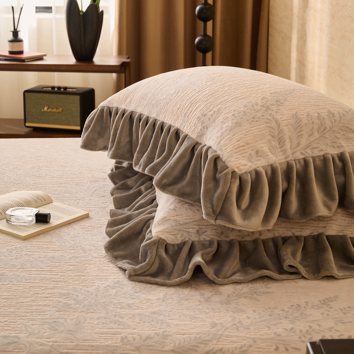 91家纺网 家纺一手货源 找家纺 早晨家纺 2025新款高克重牛奶绒烂花枕套 林影轻叙