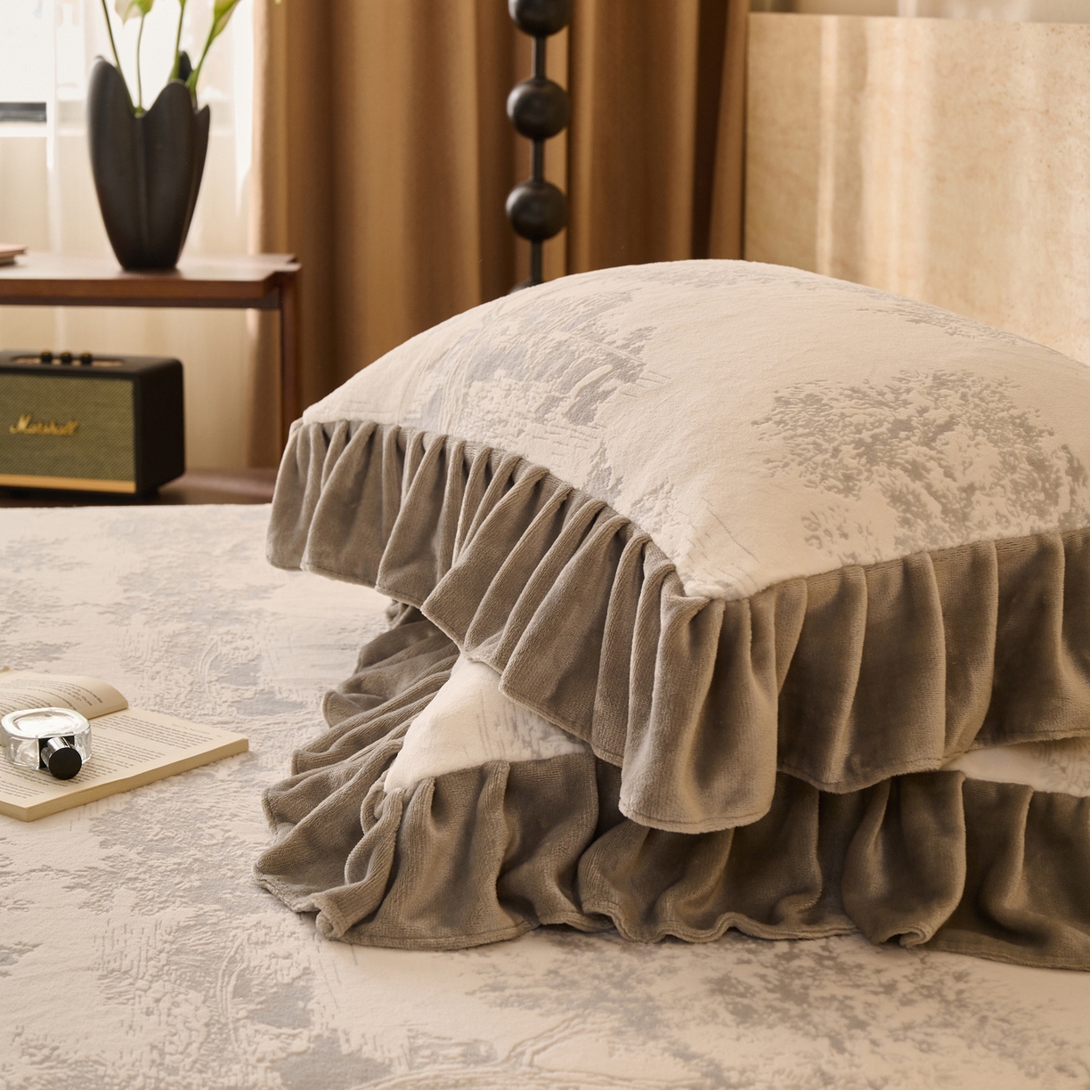 91家纺网 家纺一手货源 找家纺 早晨家纺 2025新款高克重牛奶绒烂花枕套 林影素韵