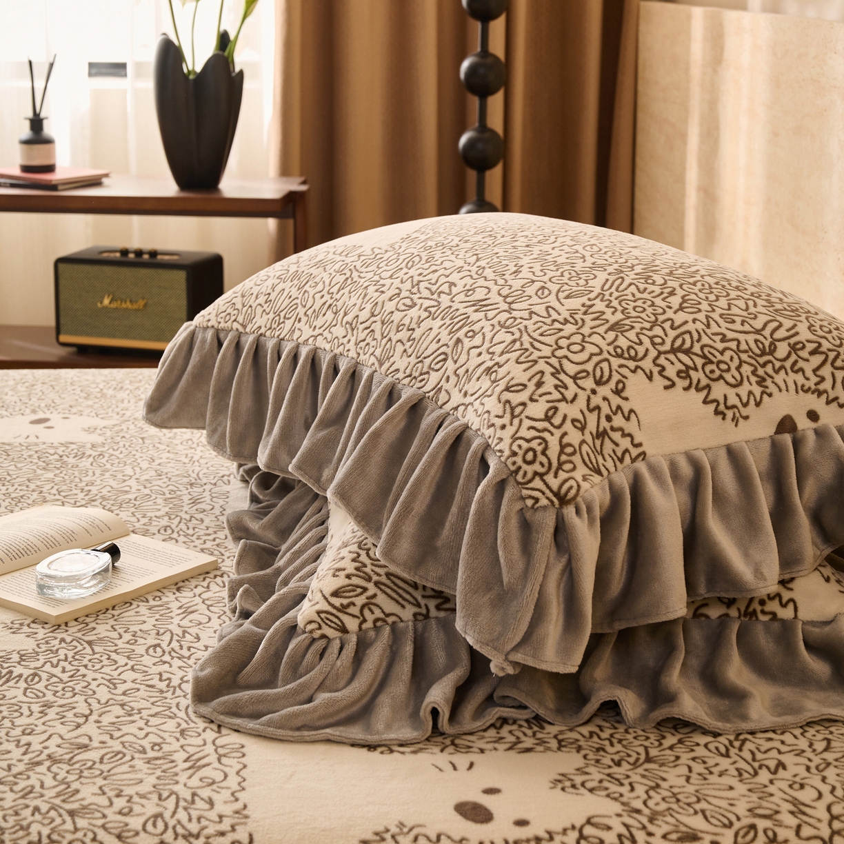 91家纺网 家纺一手货源 找家纺 早晨家纺 2025新款高克重牛奶绒烂花枕套 萌喵漫庭