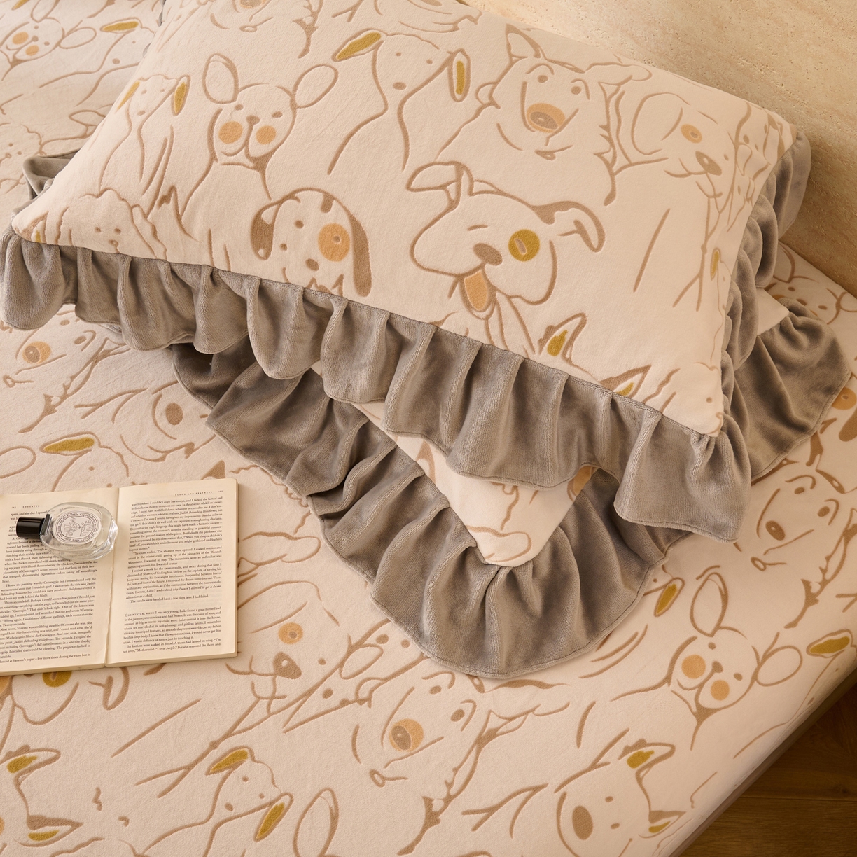 91家纺网 家纺一手货源 找家纺 早晨家纺 2025新款高克重牛奶绒烂花枕套 萌犬