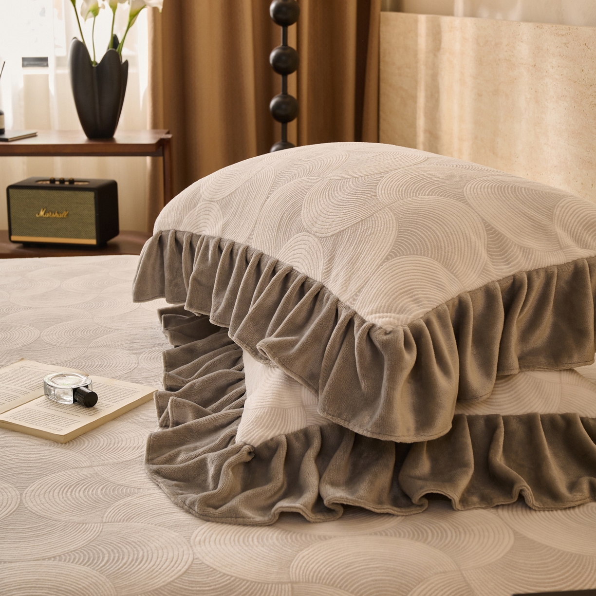 91家纺网 家纺一手货源 找家纺 早晨家纺 2025新款高克重牛奶绒烂花枕套 圈语眠