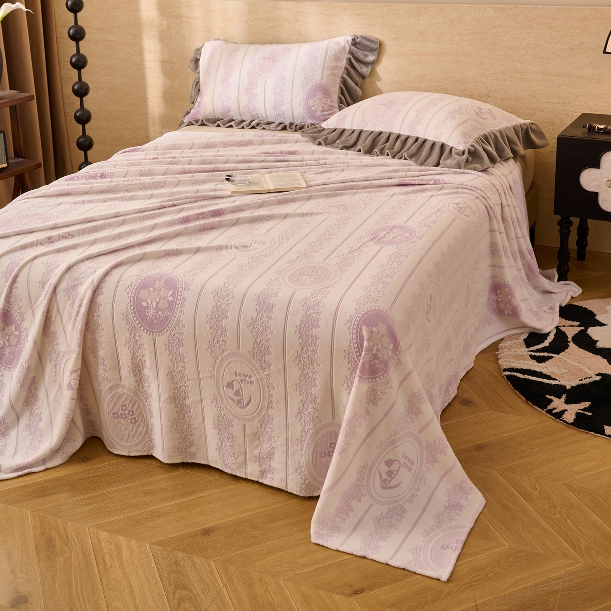 91家纺网 家纺一手货源 找家纺 早晨家纺 2025新款高克重牛奶绒烂花单品床单 紫韵