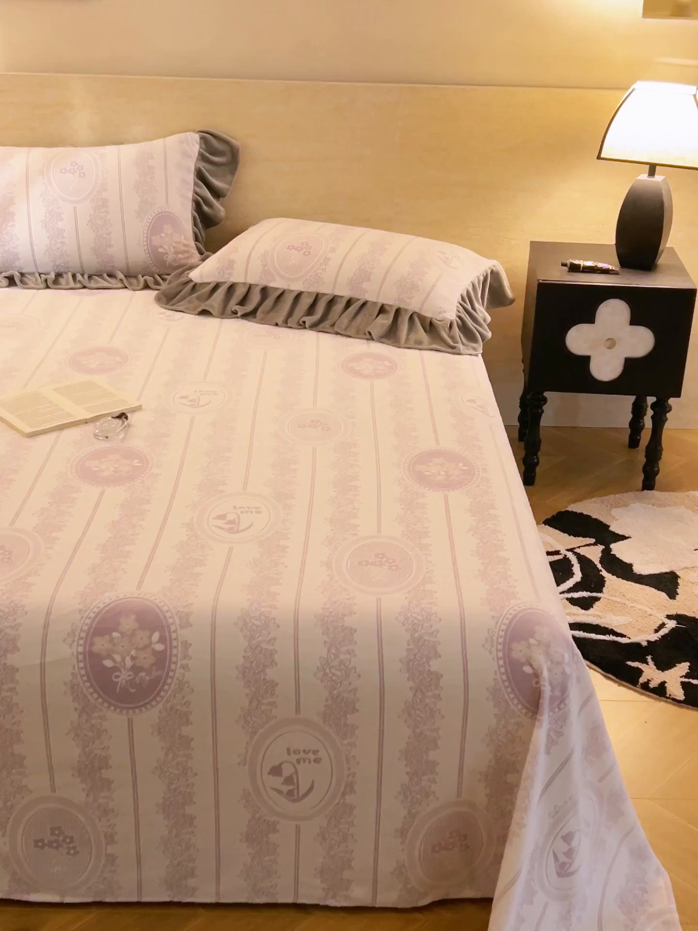 91家纺网 家纺一手货源 找家纺 早晨家纺 2025新款高克重牛奶绒烂花单品床单 紫韵