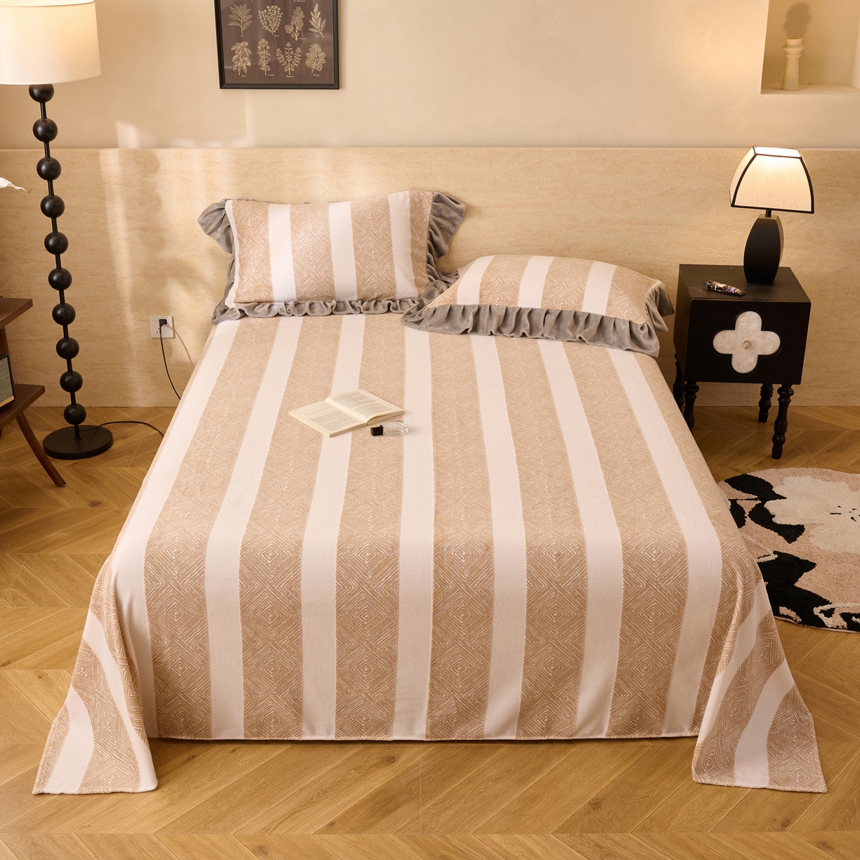 91家纺网 家纺一手货源 找家纺 早晨家纺 2025新款高克重牛奶绒烂花单品床单 棕纹雅