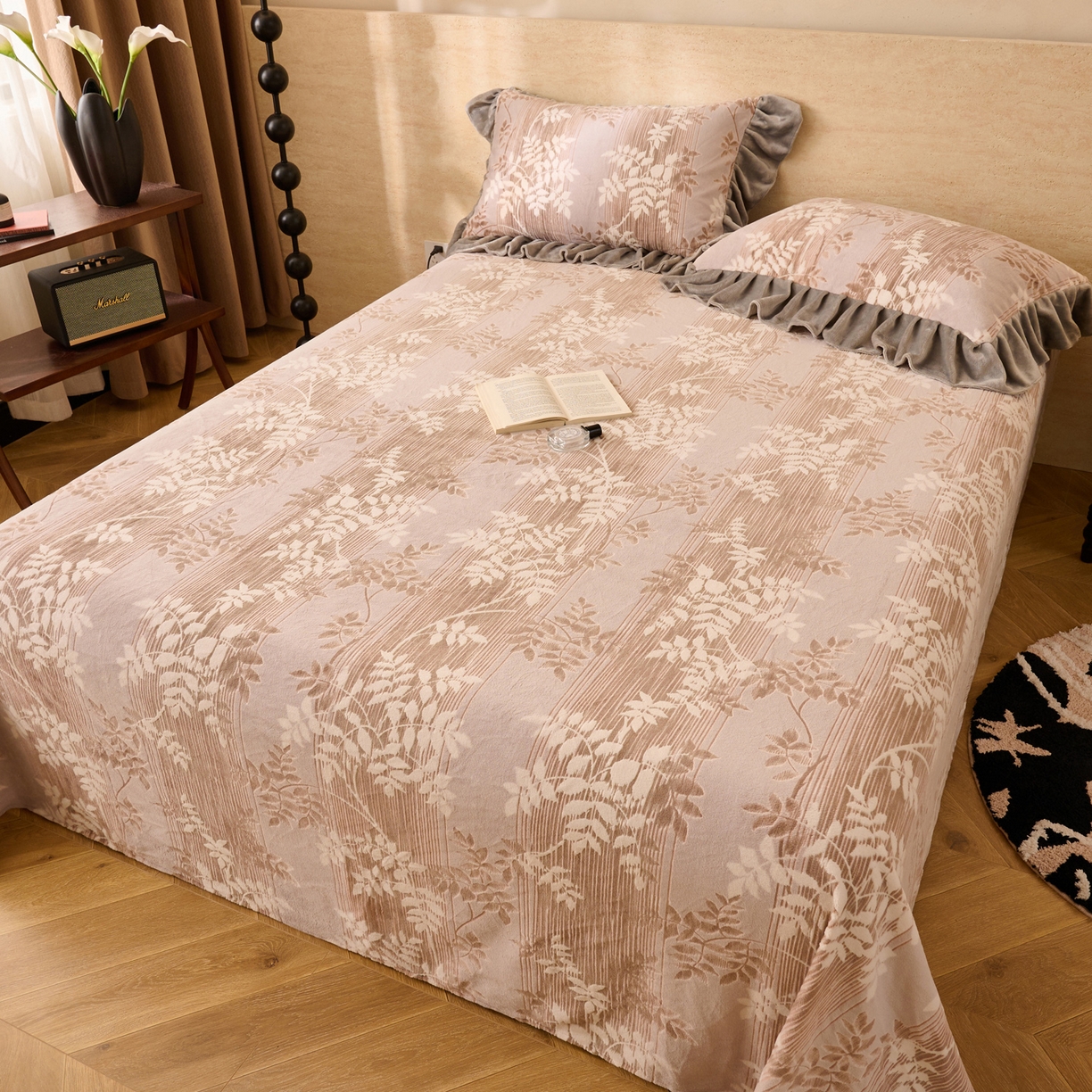 91家纺网 家纺一手货源 找家纺 早晨家纺 2025新款高克重牛奶绒烂花单品床单 棕叶雅庭