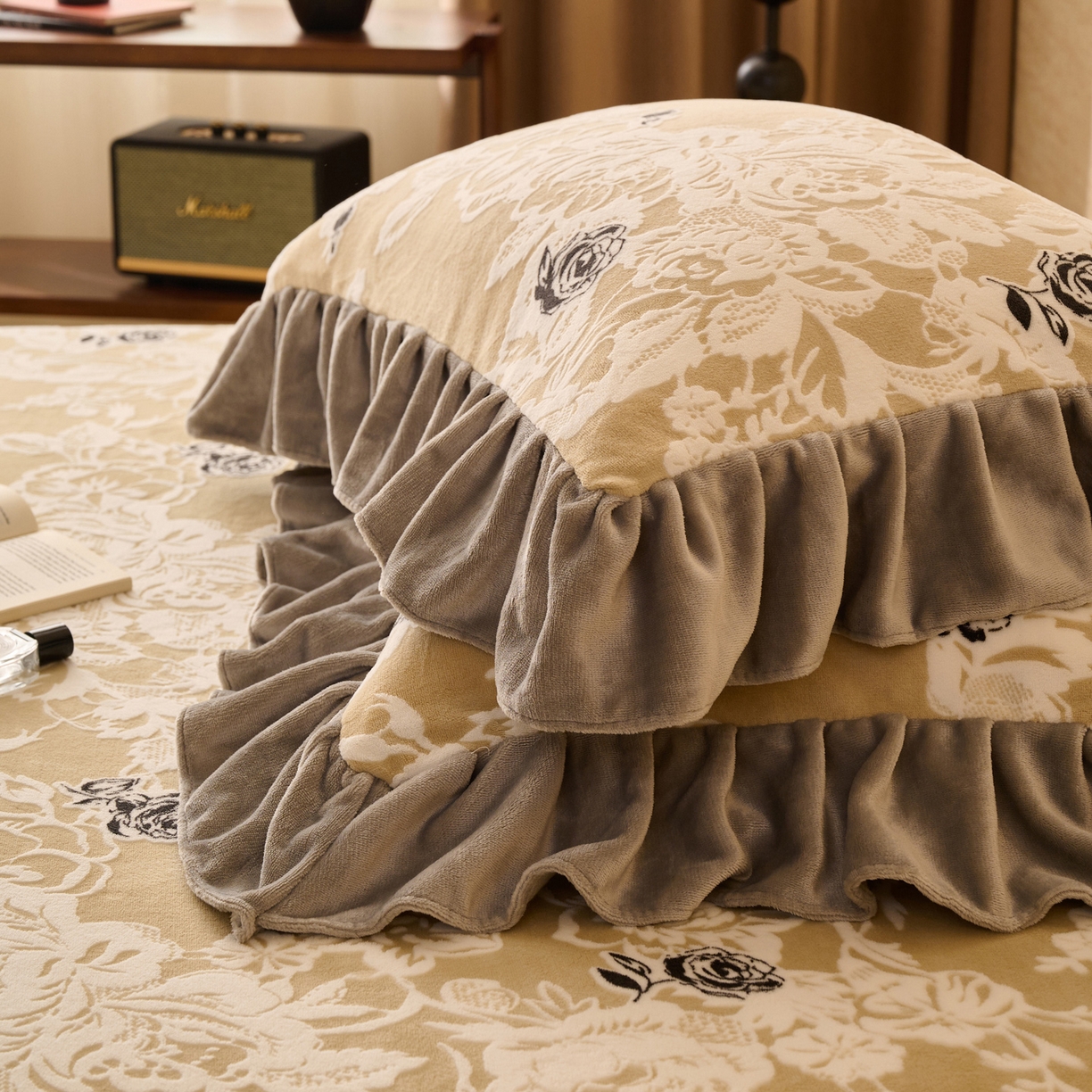 91家纺网 家纺一手货源 找家纺 早晨家纺 2025新款高克重牛奶绒烂花枕套 雅庭花叙