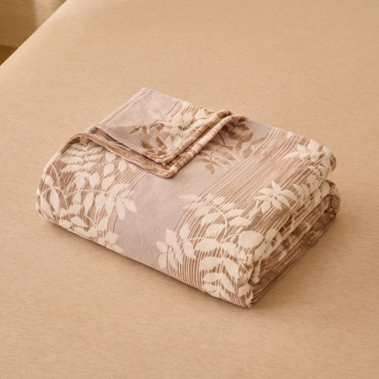 91家纺网 家纺一手货源 找家纺 早晨家纺 2025新款高克重牛奶绒烂花单品床单 棕叶雅庭