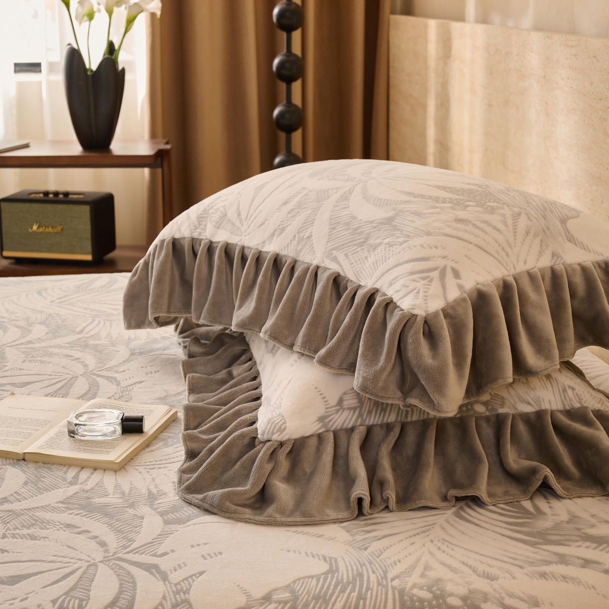 91家纺网 家纺一手货源 找家纺 早晨家纺 2025新款高克重牛奶绒烂花枕套 叶语灰